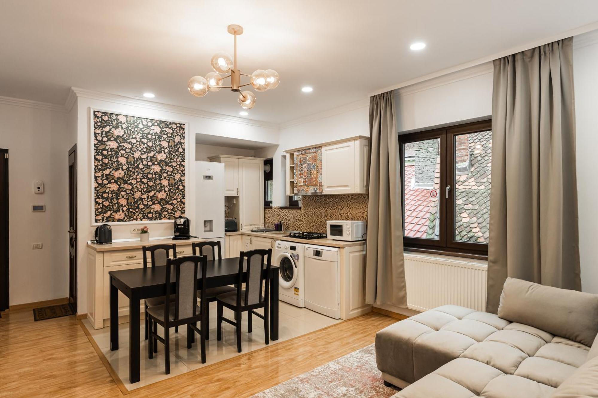 Apollonia Estate Old Town Big And Luxurious Apartment Brasov Exterior photo